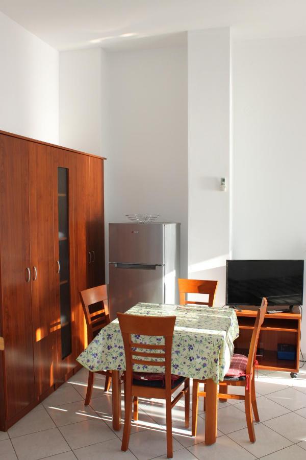 אומיס Pile Apartments 3 מראה חיצוני תמונה