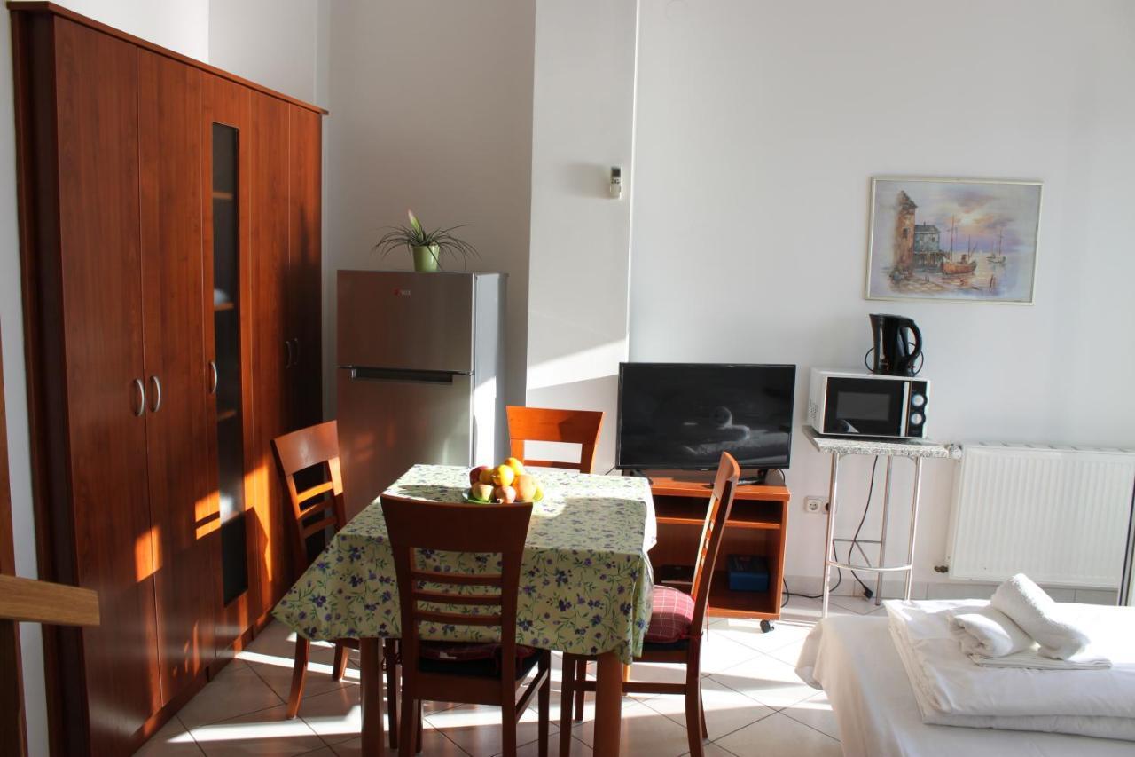 אומיס Pile Apartments 3 מראה חיצוני תמונה